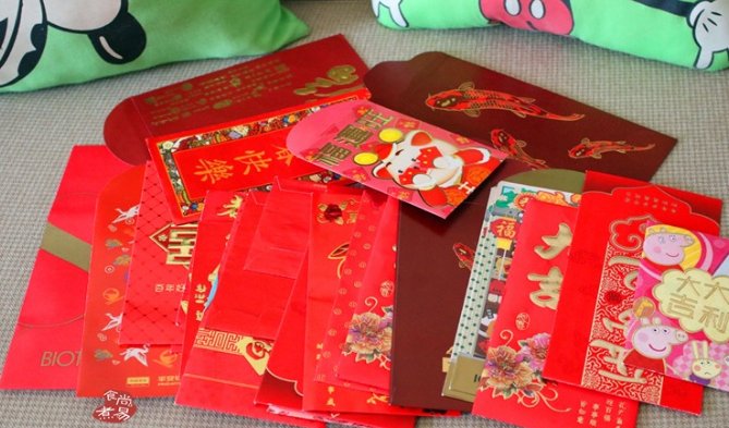 朋友每年过年都会给我发她家特产，我该如何回礼呢？