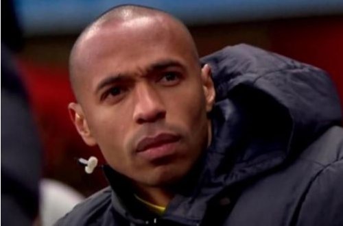 天下足球谁与争锋下一句是什么？