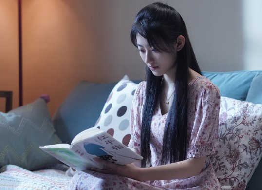 影视剧扫黑风暴中，徐英子咬桌角是什么意思？