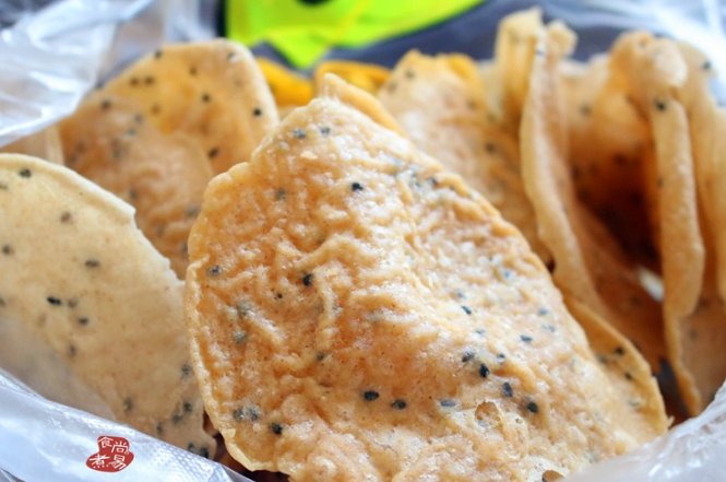 朋友每年过年都会给我发她家特产，我该如何回礼呢？