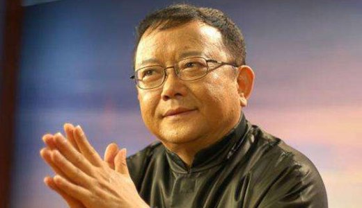 43岁郑艳东与王刚之间有着怎样坎坷的爱情故事？