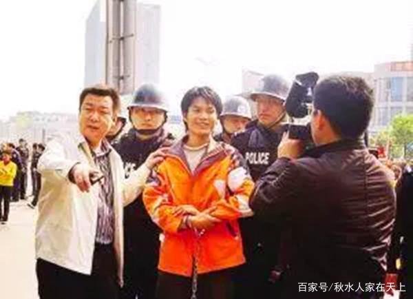 四川宜宾勇猛“悍匪”伍勇:兵哥哥变劫匪,疯狂作案达六年,后来怎样?