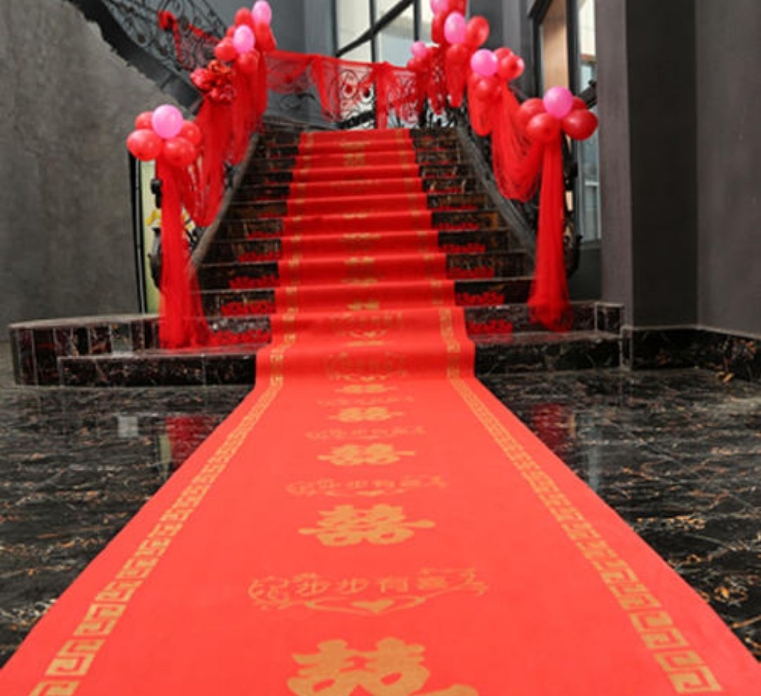 红毯从新郎家直接铺到新娘家，这样的结婚方式有新意吗？