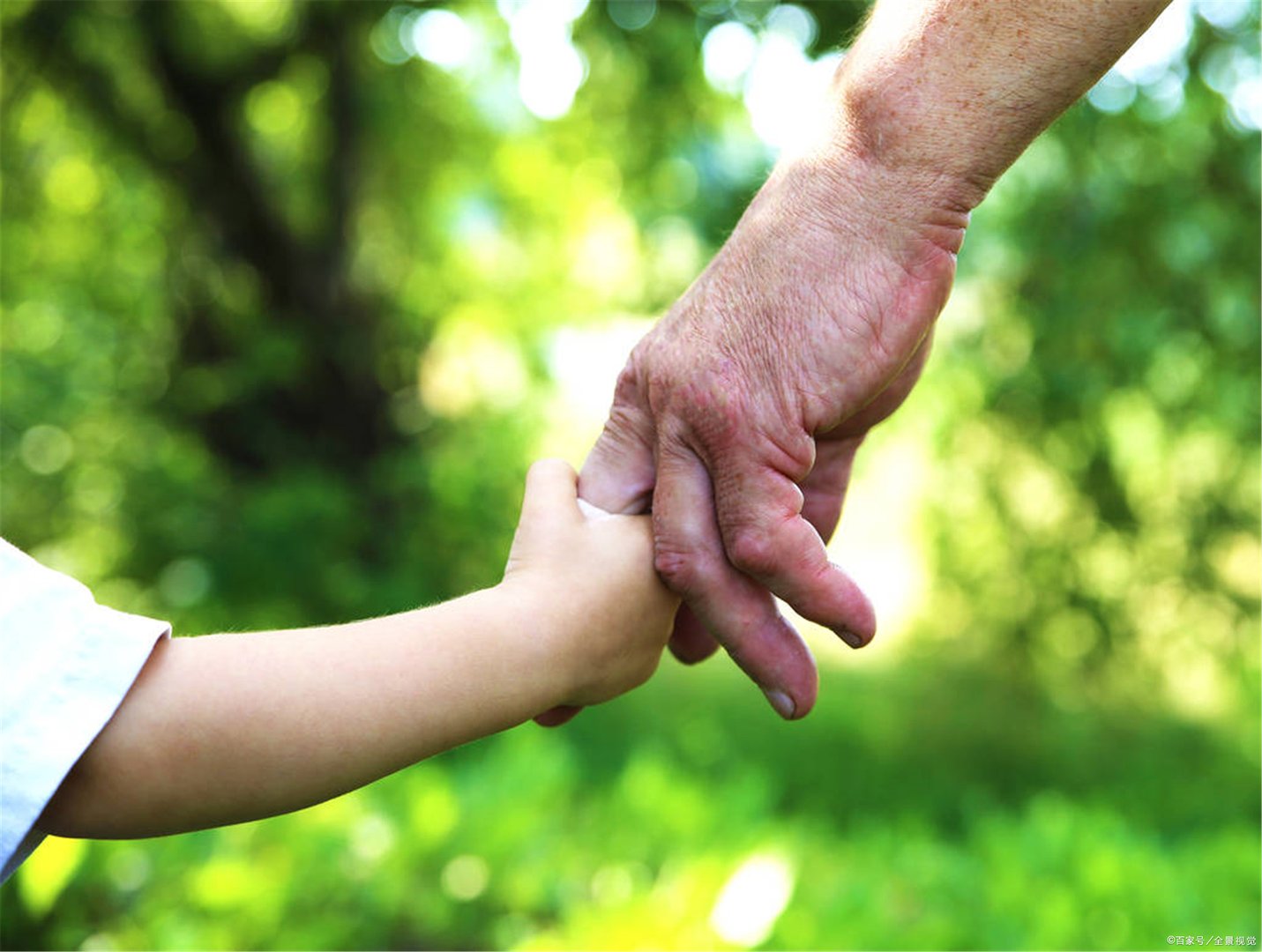 小孩子经常问“你还爱我吗”是什么心理？应该如何照顾孩子情绪？