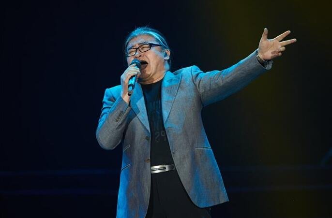 峥嵘岁月,何惧风流。这句歌词什么意思?