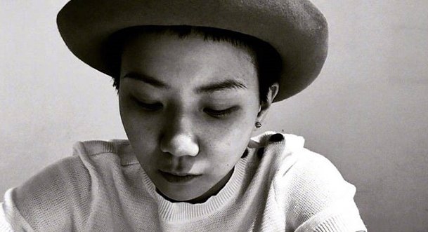 港星卢凯彤坠楼身亡，生前居住的公寓被房东以超低价卖出，是什么原因呢？