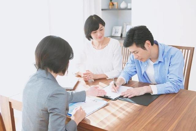 没团可带，有导游转行卖保险年入60万，他是如何转业成功的？