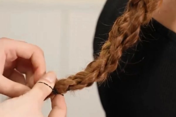 四股麻花辫怎么编