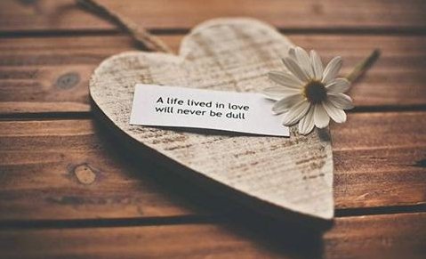 他现在又站在谁的对面是什么歌