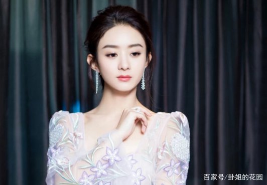 赵丽颖现身机场一脸疲惫，身上竟出现拔火罐的印记，这是怎么了？