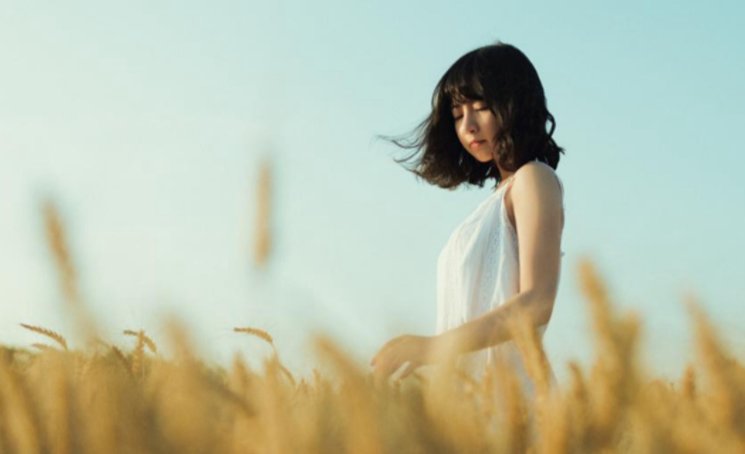 和对象分手一个月后，依旧忘不了对方，应该怎么走出来？