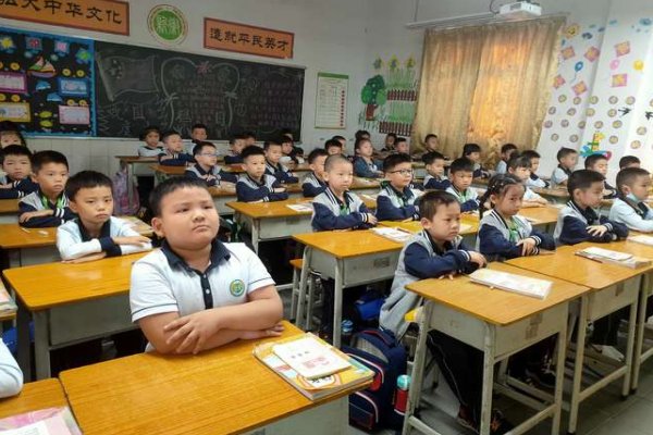 推敲中敲为什么比推好