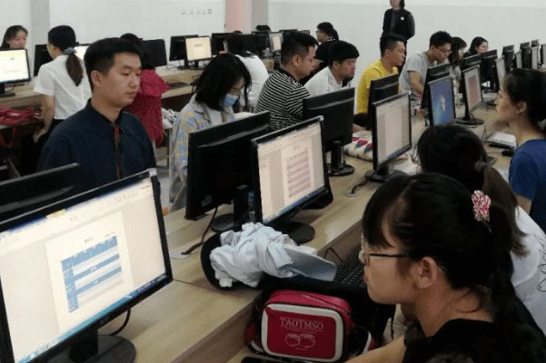 计算机培训班学费一般是多少？