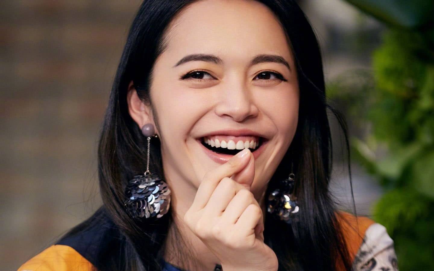 电影《搜索》中姚晨扮演了一个什么角色？