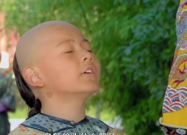 《甄嬛传》大结局时,甄嬛训斥完青樱,出门后为何突然泪崩?