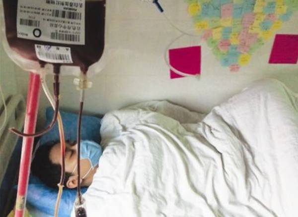 大二学生被雷击中，为什么需要全身换血？