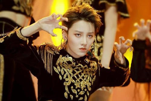 刘雨昕飞机上捡到乘客身份证,后续事情是怎么样的呢?