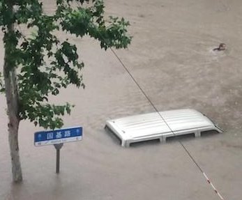 郑州遭千年一遇特大暴雨，1小时的降水量达到了多少？