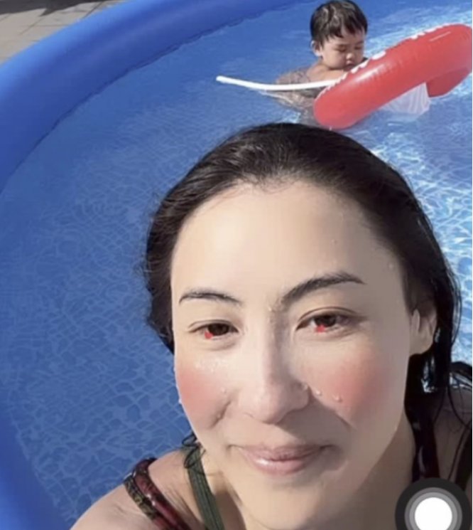 张柏芝小儿子正面照曝光，眉眼清秀像极了谢霆锋，引发网友热议，你怎么看？