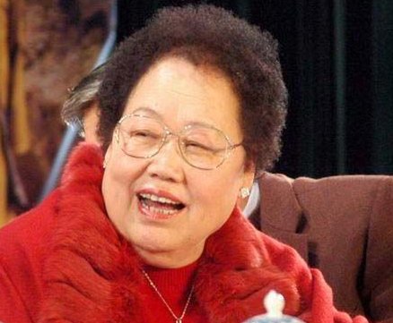 迟重瑞和陈丽华真实关系如何,陈丽华的这3条家规,令人心酸,怎么回事?