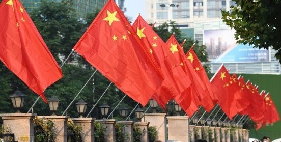 武汉一夜变“红”，4万红旗飘扬，这举动让你暖心吗？