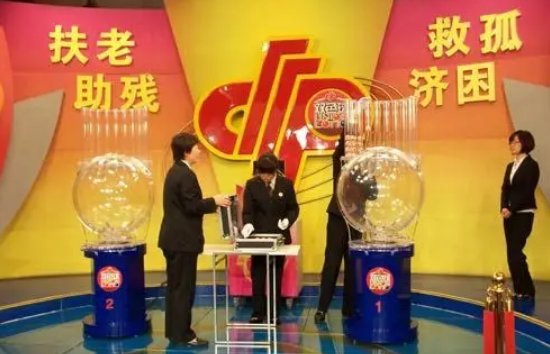 双色球复式多少钱一注啊 比如7+2 8+2 9+2 或8+3