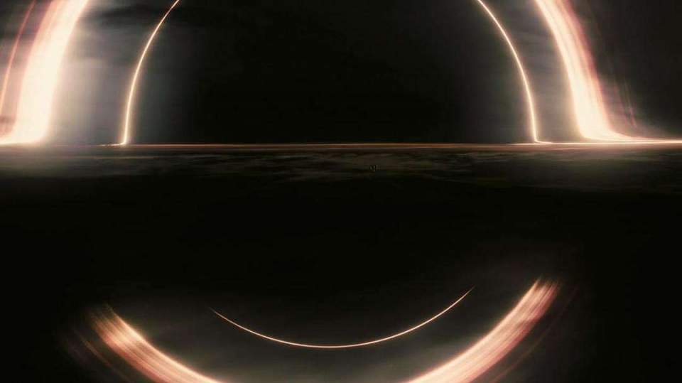 《星际穿越》里库珀掉进黑洞后为什么没死？