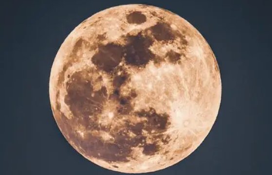 赞美十五月亮十六圆的句子