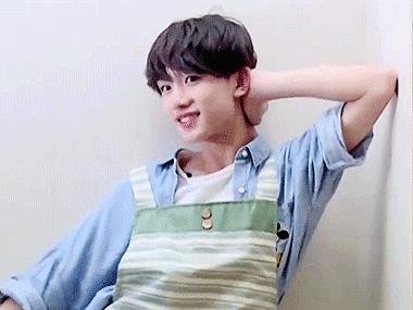 丁程鑫已签约成《快本》常驻被曝出，《快本》为何选择换主持人？