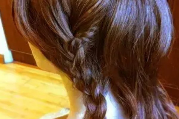 四股麻花辫怎么编