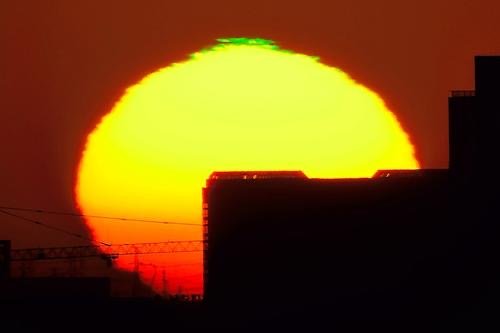 福建平谭现罕见太阳绿闪，这种现象是怎么发生的？