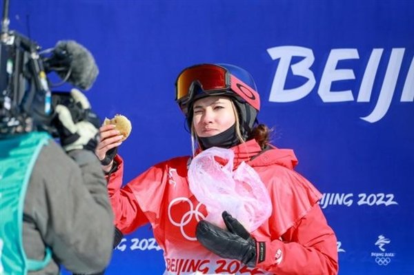 谷爱凌第二跳79.38，等分时吃馅饼，她的心态这是有多好呢？