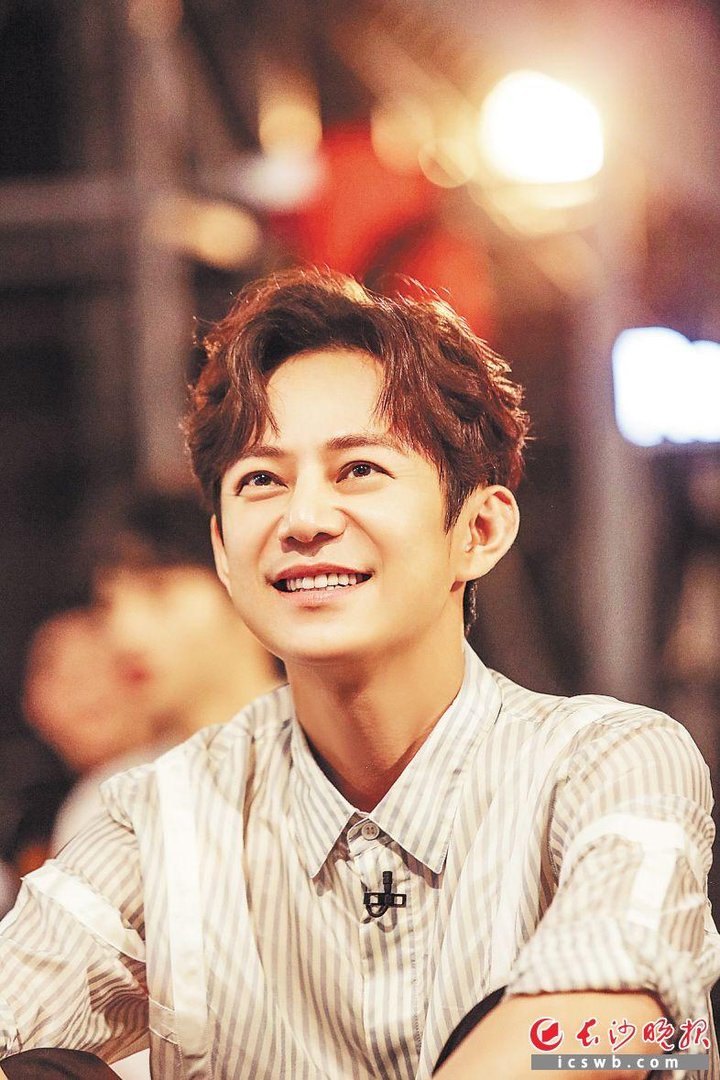 何炅在《百变大咖秀》上模仿的哪吒，到底有多可爱？