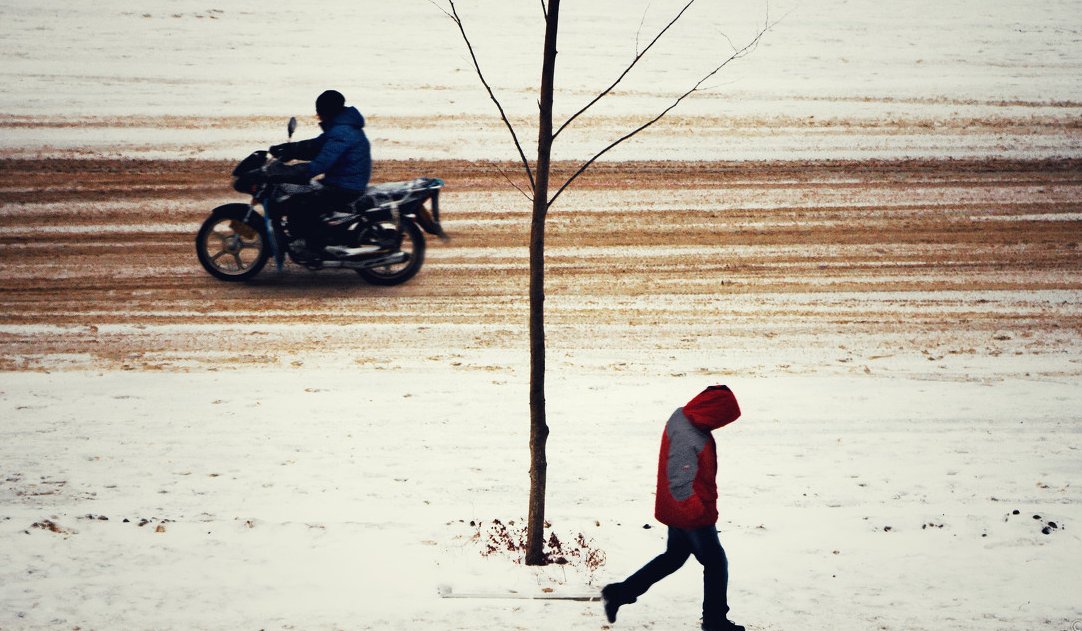 大部分女生都不喜欢直男而喜欢弯男，这是为什么呢？