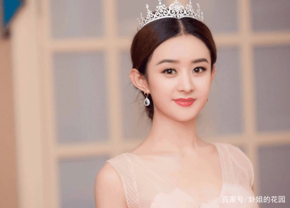 赵丽颖现身机场一脸疲惫，身上竟出现拔火罐的印记，这是怎么了？