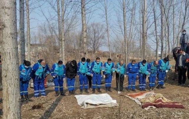 河北家门口失踪姐弟被找到时已溺亡，他们是如何失踪的？