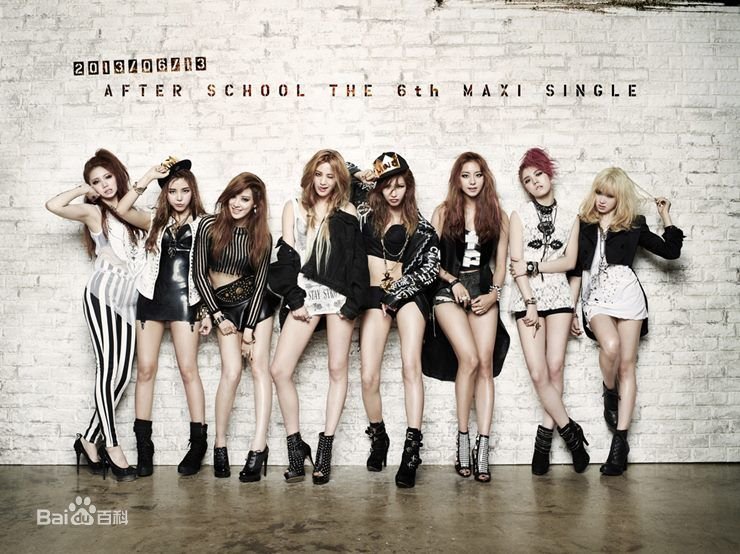 2013年12月31日MBC歌谣大战，白色衣服7人女子组合的名字是什么？还有她们唱的是什么歌？