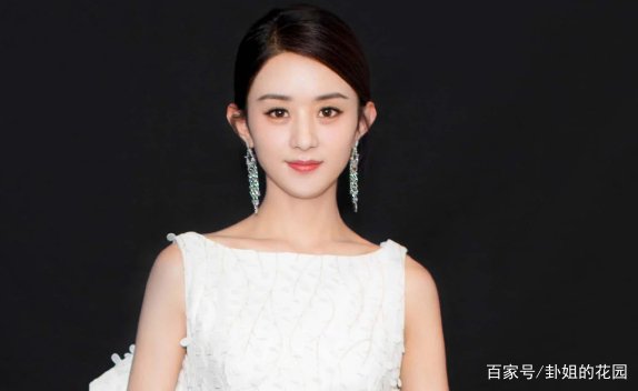 赵丽颖现身机场一脸疲惫，身上竟出现拔火罐的印记，这是怎么了？