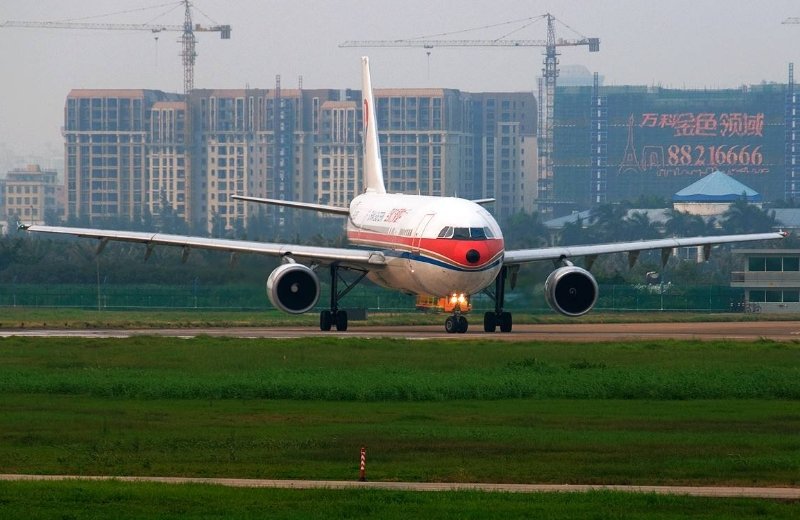 因乘客拒戴口罩致飞机延误一事，当时现场到底发生了什么？