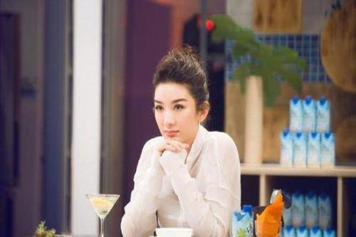 黄奕：与其暧昧我更愿意直接坦荡，对于喜欢暧昧的女生，你怎么看？