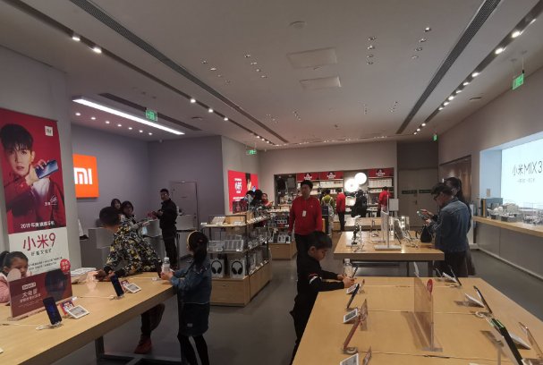 厦门一小米之家手机店被5名少年洗劫，他们的作案过程是怎样的？