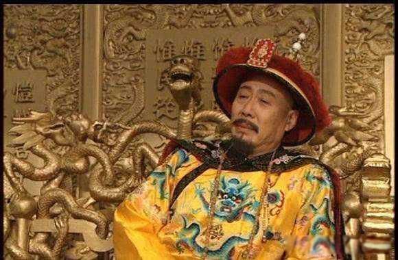 多尔衮为了玉儿负了天下,玉儿为了大清负了多尔衮 两个人有暧昧关系