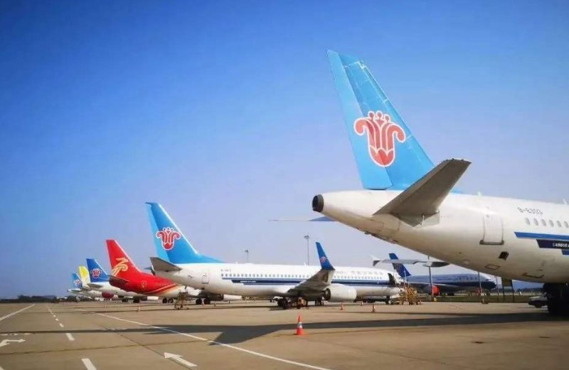 因乘客拒戴口罩致飞机延误一事，当时现场到底发生了什么？