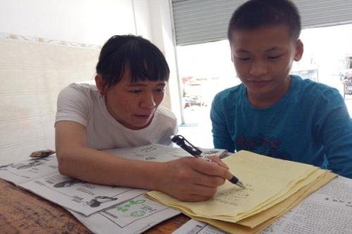 “家长不批改作业需要写情况说明”说明了什么问题？