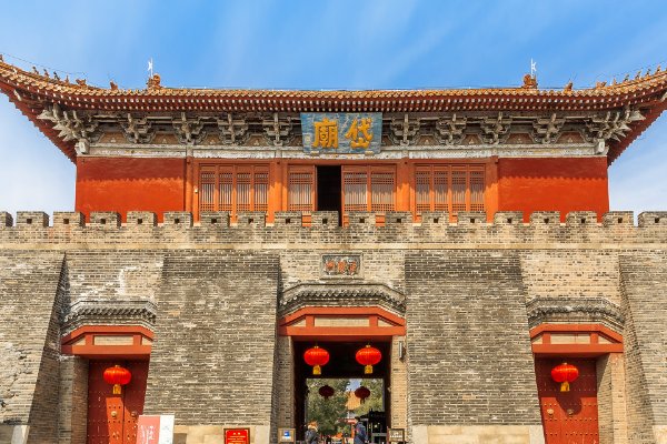 泰山门票都包含那些景点？里面的那些景点还需再买票，有学生票吗？