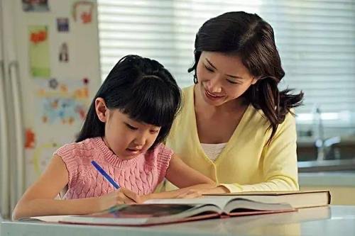 “家长不批改作业需要写情况说明”说明了什么问题？