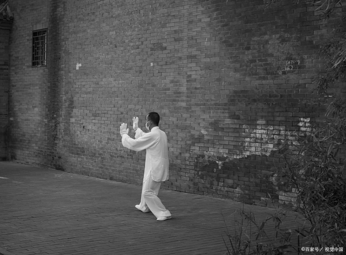 刘畊宏老板暂不考虑让他直播带货，目前他的首要任务是什么？