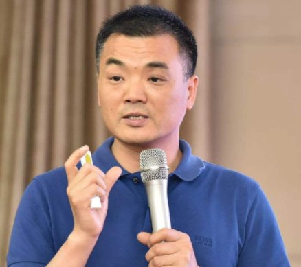 明月镜片的暴利生意：成本6元零售价上百，为何还有人买？