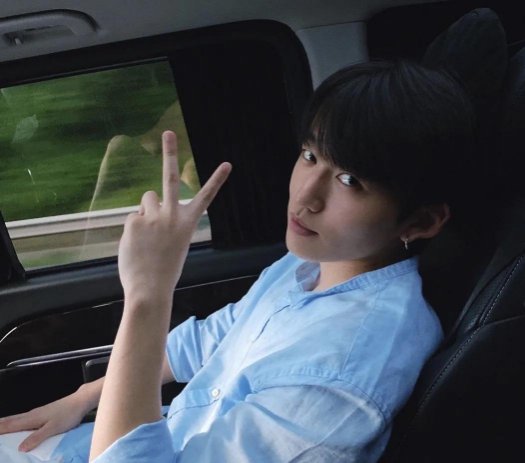 张雨绮牵手小10岁男生现身婚纱店，你看好他们之间的感情吗？