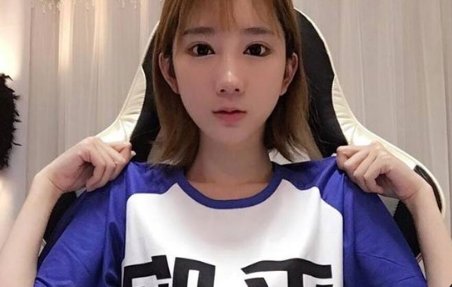 斗鱼郭mini忘关摄像头事件镜头面前公然换衣服